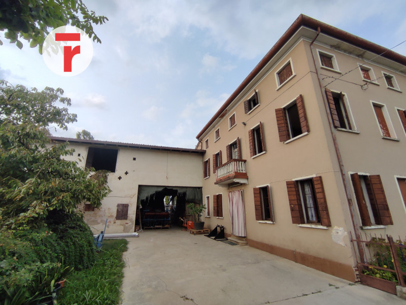 Rustico / Casale in vendita a Vigodarzere, 8 locali, zona e Terraglione, prezzo € 300.000 | PortaleAgenzieImmobiliari.it