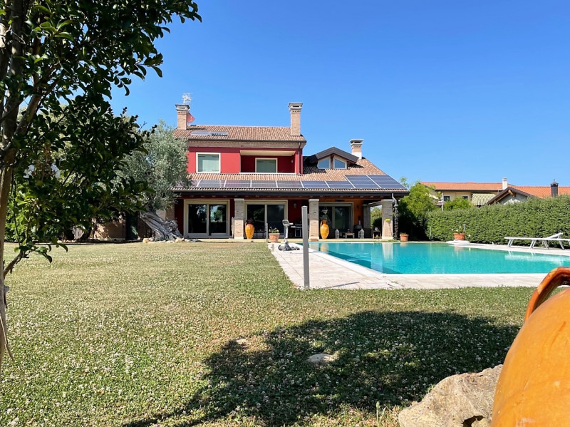 Villa in vendita a Mestrino, 6 locali, prezzo € 830.000 | PortaleAgenzieImmobiliari.it