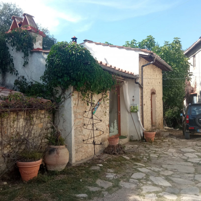 Rustico / Casale in vendita a Rignano sull'Arno, 6 locali, zona orti, prezzo € 299.000 | PortaleAgenzieImmobiliari.it