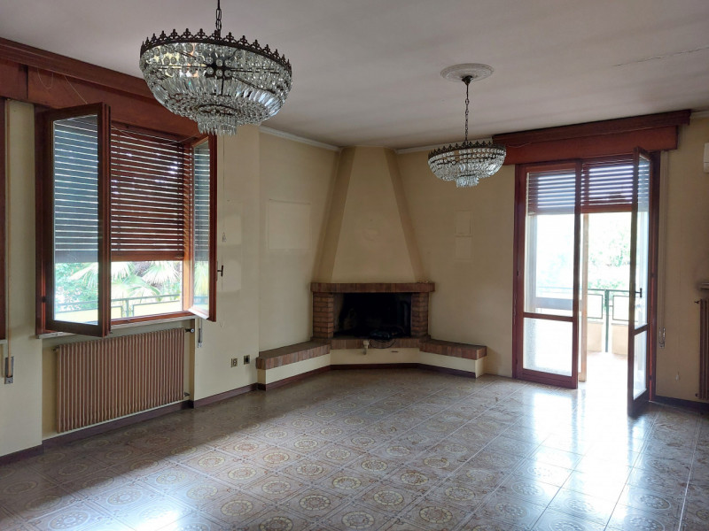 Villa in vendita a Spresiano, 11 locali, zona Località: Spresiano - Centro, prezzo € 240.000 | PortaleAgenzieImmobiliari.it