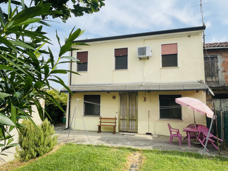 Villa Bifamiliare in vendita a Piacenza d'Adige - Zona: Piacenza d'Adige