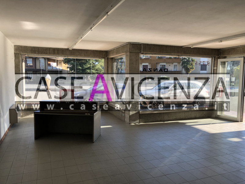 Negozio / Locale in vendita a Camisano Vicentino - Zona: Camisano Vicentino - Centro