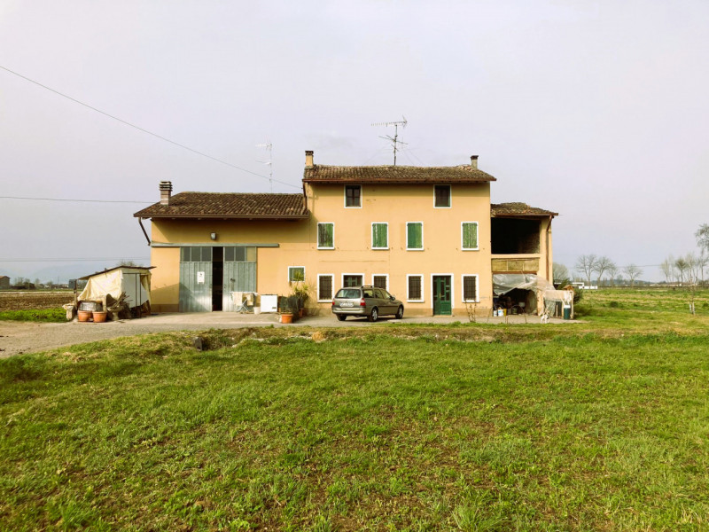 Rustico / Casale in vendita a Calvisano - Zona: Viadana