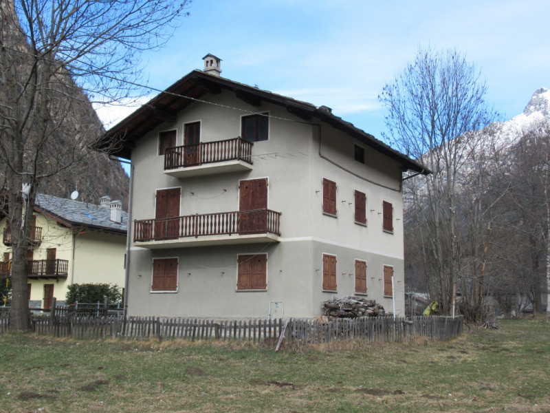 Villa in vendita a Brusson, 5 locali, zona éza, prezzo € 185.000 | PortaleAgenzieImmobiliari.it
