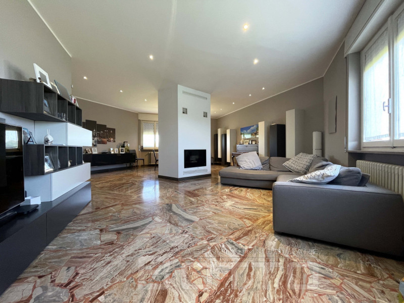 Villa in vendita a Suno, 8 locali, prezzo € 350.000 | PortaleAgenzieImmobiliari.it
