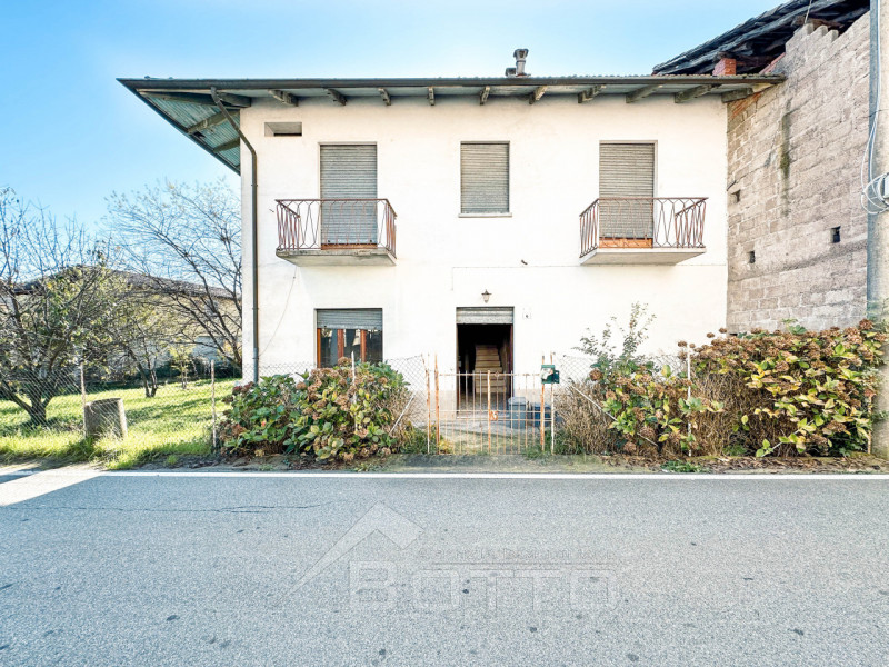 Villa a Schiera in vendita a Roasio, 3 locali, zona Località: Roasio, prezzo € 50.000 | PortaleAgenzieImmobiliari.it