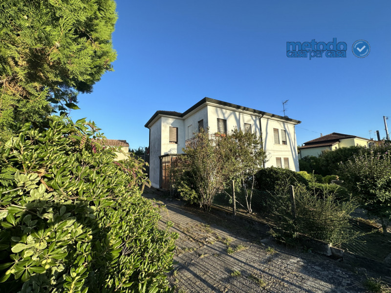 Villa in vendita a San Martino di Venezze, 5 locali, zona Località: San Martino di Venezze - Centro, prezzo € 99.000 | PortaleAgenzieImmobiliari.it