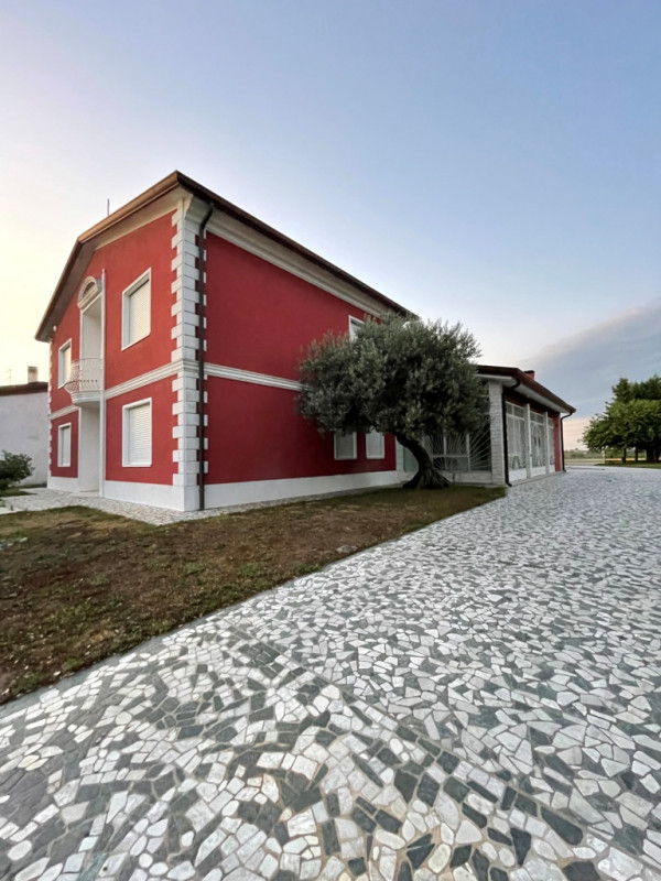 Villa in vendita a Pernumia, 8 locali, prezzo € 360.000 | PortaleAgenzieImmobiliari.it