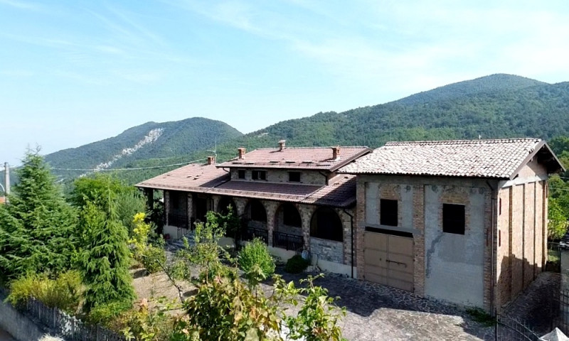 Villa in vendita a Vernasca, 7 locali, zona olacca, prezzo € 265.000 | PortaleAgenzieImmobiliari.it