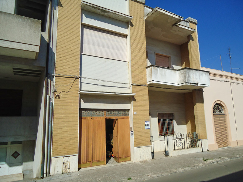 Villa in vendita a Taviano, 7 locali, zona Località: Taviano - Centro, prezzo € 135.000 | PortaleAgenzieImmobiliari.it