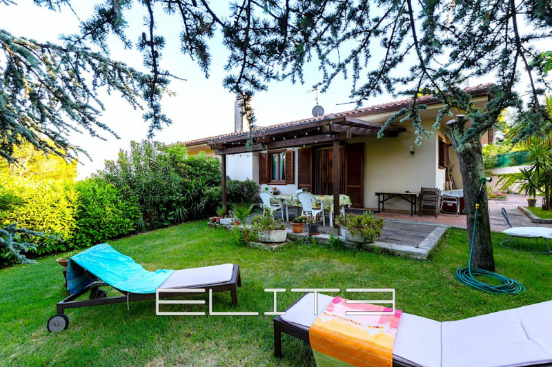 Villa in vendita a Ancona, 9999 locali, zona io di Barcaglione, prezzo € 610.000 | PortaleAgenzieImmobiliari.it