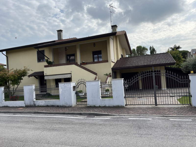 Villa in vendita a Santa Maria di Sala, 7 locali, zona Località: Caselle Dè Ruffi, prezzo € 315.000 | PortaleAgenzieImmobiliari.it