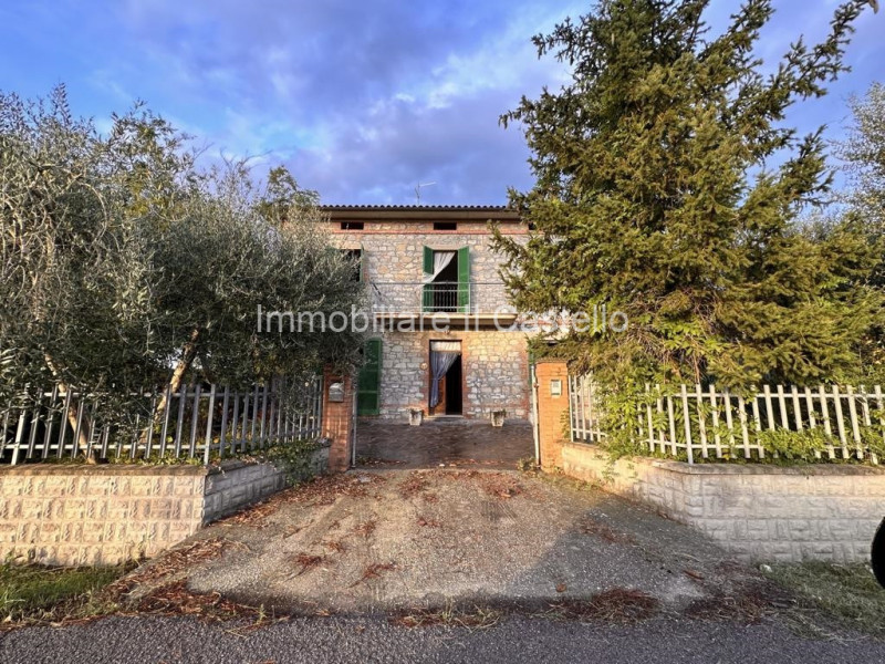 Villa in vendita a Castiglione del Lago, 5 locali, zona carola, prezzo € 180.000 | PortaleAgenzieImmobiliari.it