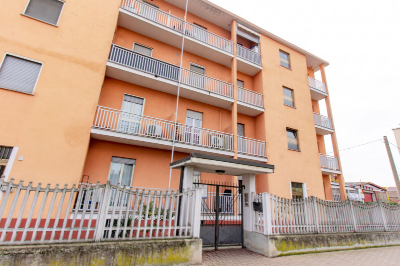 Appartamento in vendita a Settimo Torinese, 3 locali, zona Località: Settimo Torinese - Centro, prezzo € 83.000 | PortaleAgenzieImmobiliari.it