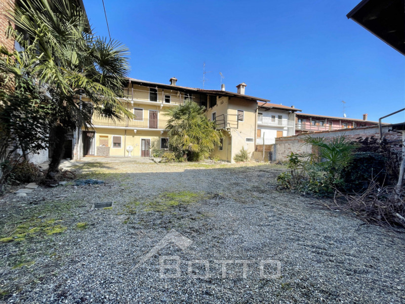 Villa in vendita a Bogogno, 4 locali, prezzo € 58.000 | PortaleAgenzieImmobiliari.it