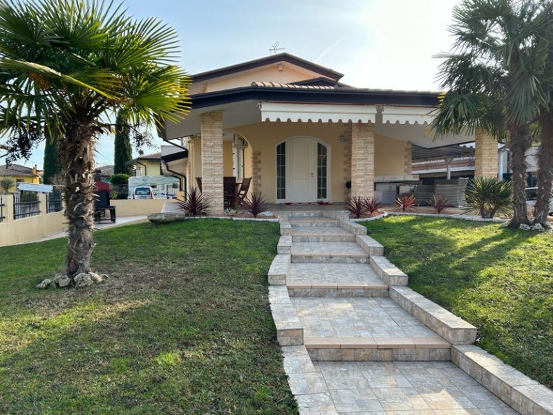 Villa Bifamiliare in vendita a Salzano, 4 locali, zona Località: Salzano - Centro, prezzo € 290.000 | PortaleAgenzieImmobiliari.it
