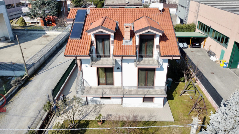 Villa in vendita a San Mauro Torinese, 6 locali, zona e Po, prezzo € 560.000 | PortaleAgenzieImmobiliari.it