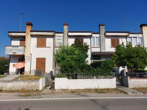 Villa a Schiera in vendita a Lagosanto, 4 locali, zona Località: Lagosanto - Centro, prezzo € 89.000 | PortaleAgenzieImmobiliari.it