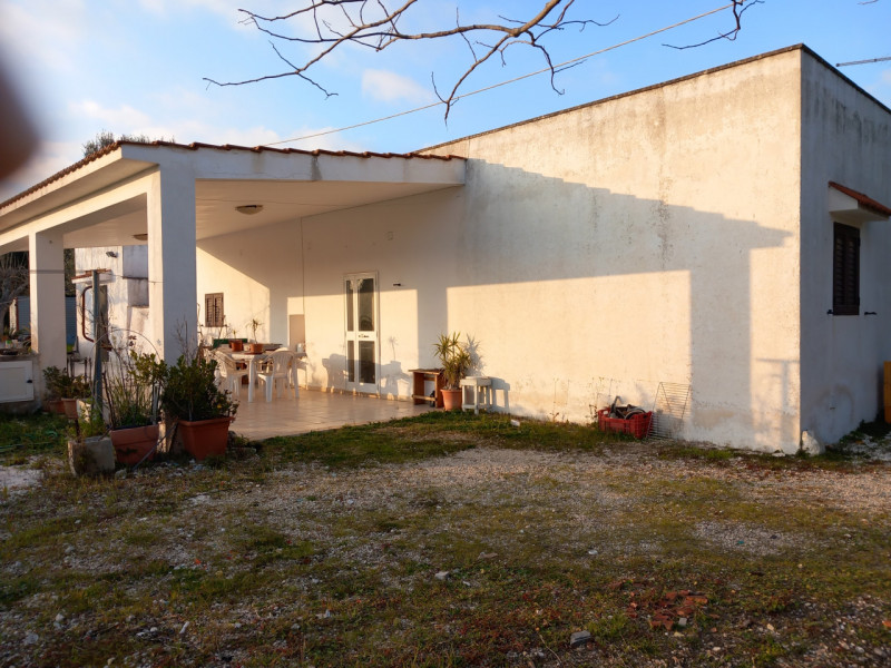 Villa in vendita a Ostuni, 5 locali, zona Località: Ostuni, prezzo € 125.000 | PortaleAgenzieImmobiliari.it