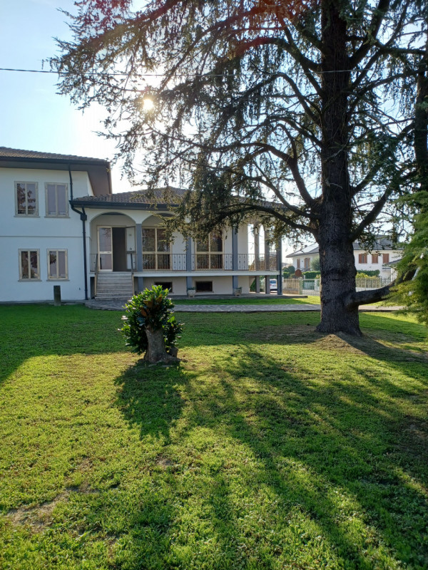Villa in vendita a Ceneselli, 10 locali, zona Località: Ceneselli - Centro, prezzo € 275.000 | PortaleAgenzieImmobiliari.it