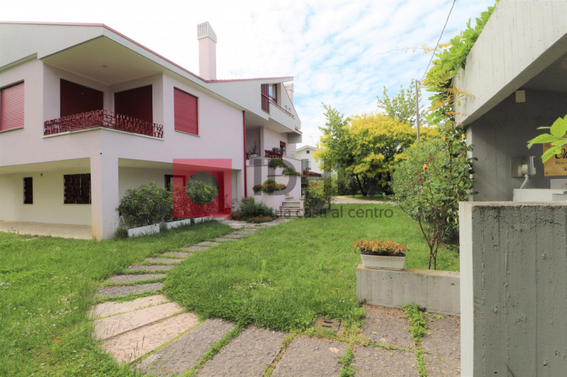 Villa in vendita a Silea - Zona: Lanzago