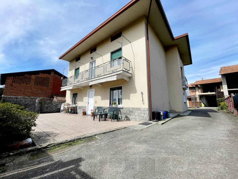 Villa in vendita a Bogogno, 7 locali, zona ra, prezzo € 229.000 | PortaleAgenzieImmobiliari.it