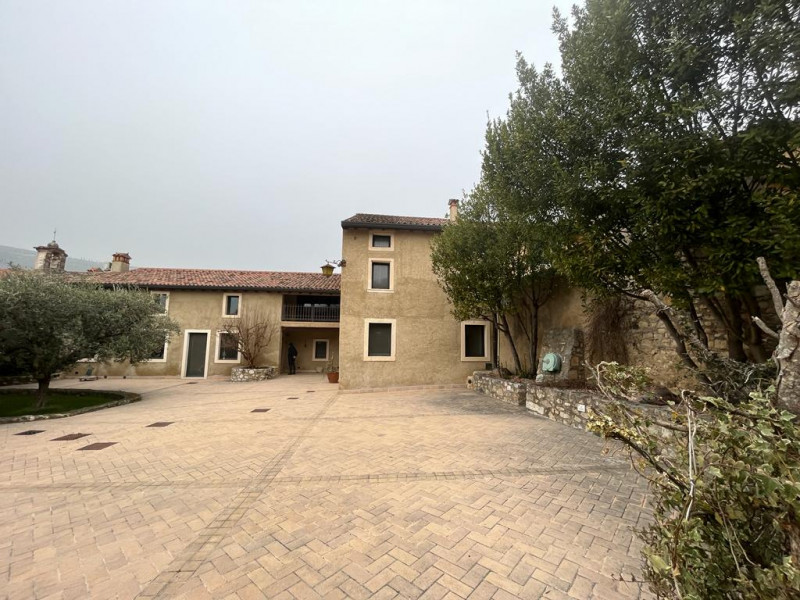 Rustico / Casale in vendita a Cazzano di Tramigna, 7 locali, prezzo € 650.000 | PortaleAgenzieImmobiliari.it