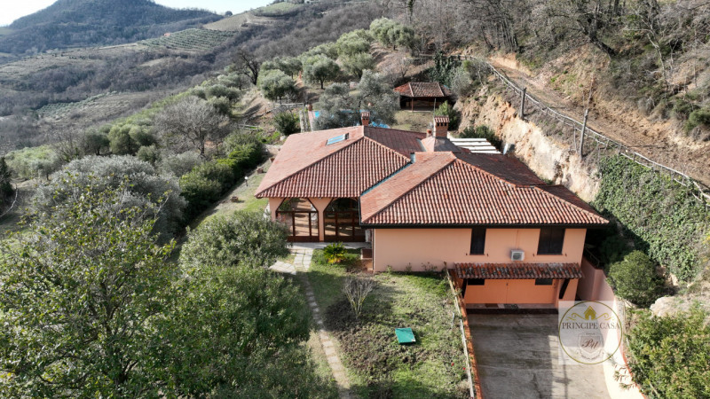 Villa in vendita a Cinto Euganeo, 5 locali, zona Località: Cinto Euganeo, prezzo € 690.000 | CambioCasa.it