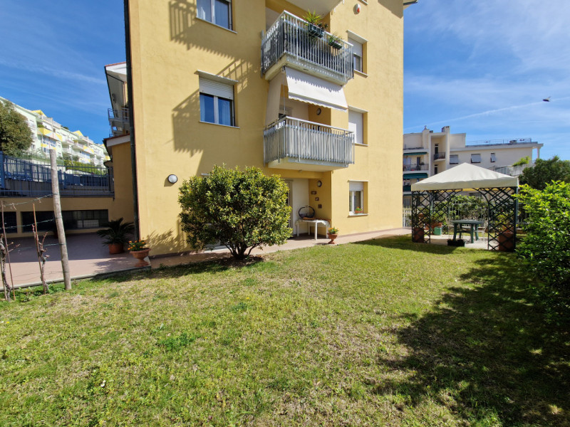 Appartamento in vendita a Savona, 4 locali, zona oria, prezzo € 345.000 | PortaleAgenzieImmobiliari.it