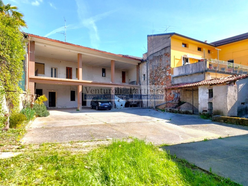 Rustico / Casale in vendita a Bedizzole, 5 locali, prezzo € 280.000 | PortaleAgenzieImmobiliari.it