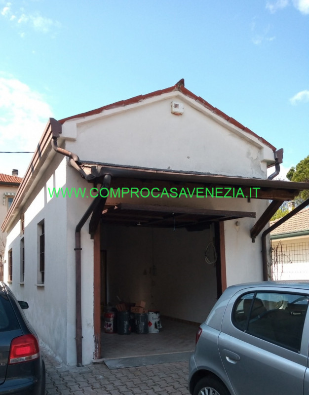 Box / Garage in vendita a Venezia - Zona: Chirignago