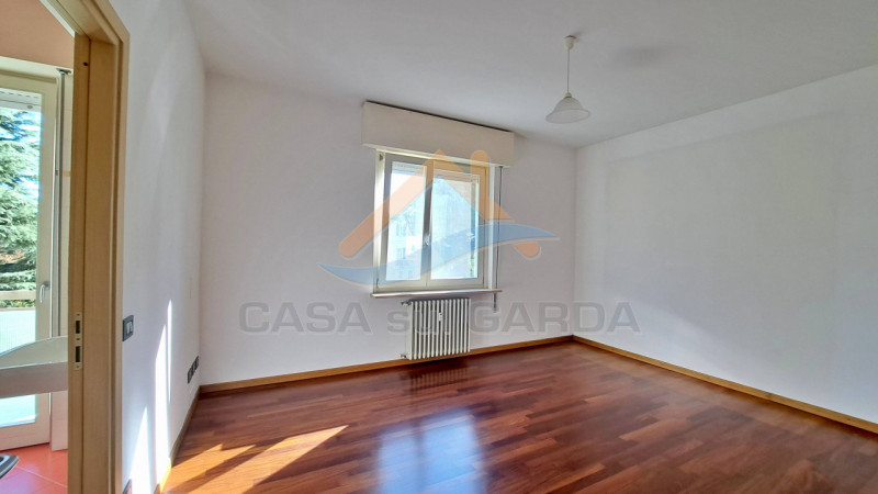Appartamento in vendita a Desenzano del Garda, 4 locali, zona Località: Desenzano del Garda, prezzo € 430.000 | PortaleAgenzieImmobiliari.it