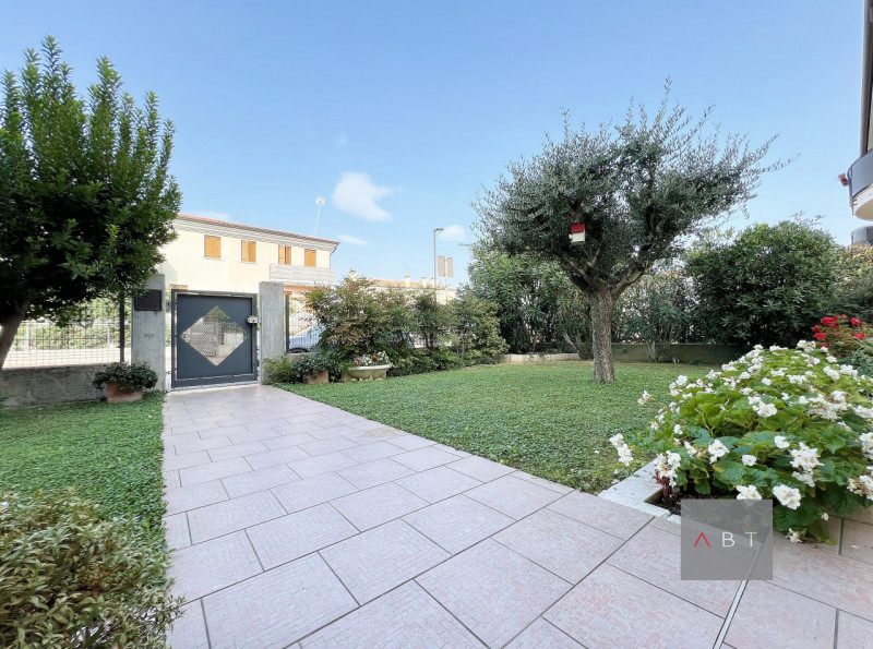 Villa Bifamiliare in vendita a Villa del Conte - Zona: Abbazia Pisani