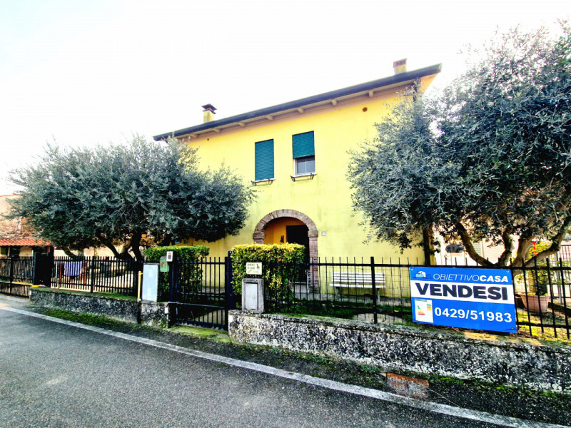 Villa in vendita a Este, 5 locali, zona Località: Este, prezzo € 215.000 | PortaleAgenzieImmobiliari.it