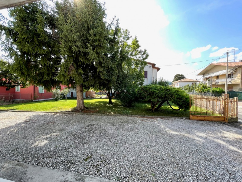 Villa in vendita a Montebelluna, 5 locali, zona riva, prezzo € 180.000 | PortaleAgenzieImmobiliari.it