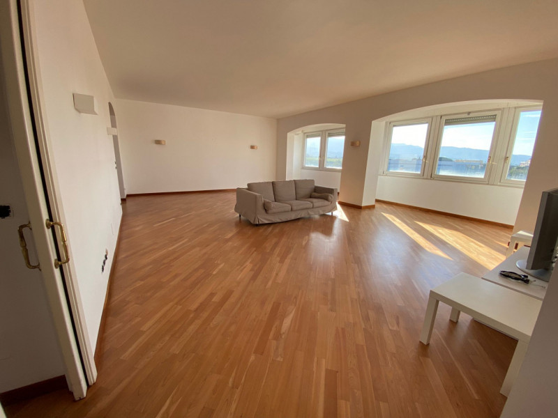 Appartamento in affitto a Reggio Calabria, 4 locali, zona e Calabria, prezzo € 1.300 | PortaleAgenzieImmobiliari.it