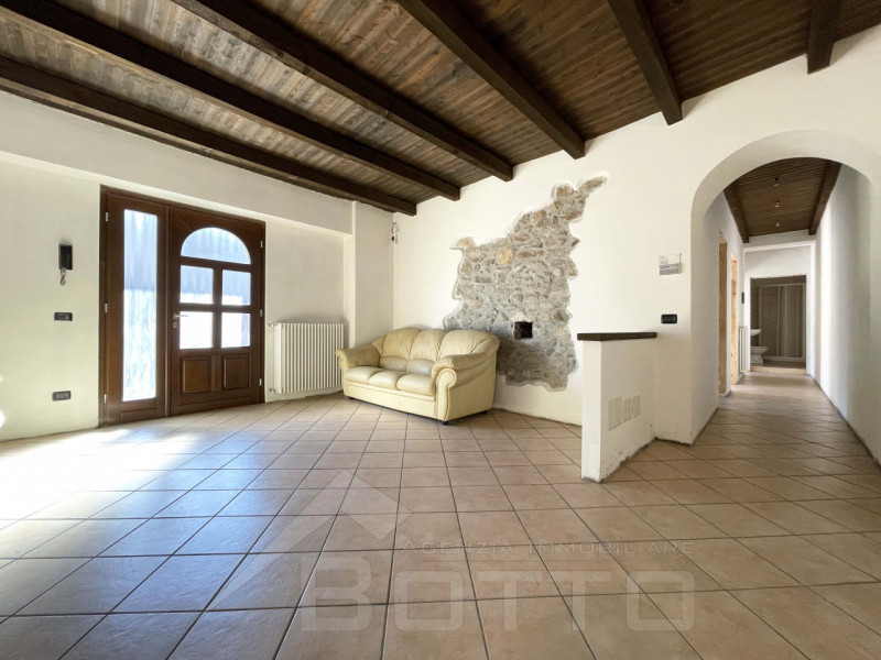 Appartamento in vendita a Gozzano, 5 locali, zona Località: Gozzano - Centro, prezzo € 145.000 | PortaleAgenzieImmobiliari.it