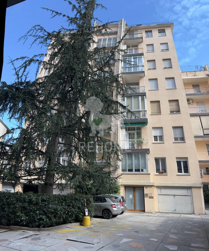 Appartamento in vendita a Udine, 4 locali, zona Località: Udine - Centro, prezzo € 360.000 | PortaleAgenzieImmobiliari.it
