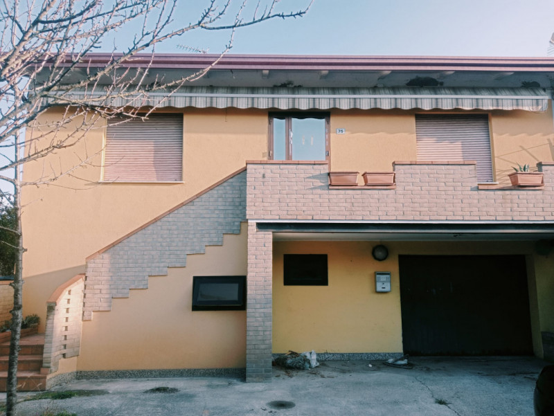 Villa Bifamiliare in vendita a Piove di Sacco, 4 locali, zona ana, prezzo € 156.000 | PortaleAgenzieImmobiliari.it