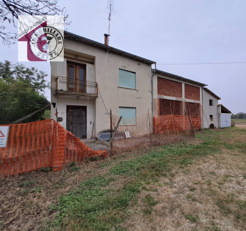 Rustico / Casale in vendita a Piazzola sul Brenta, 4 locali, zona Località: Piazzola Sul Brenta, prezzo € 85.000 | PortaleAgenzieImmobiliari.it