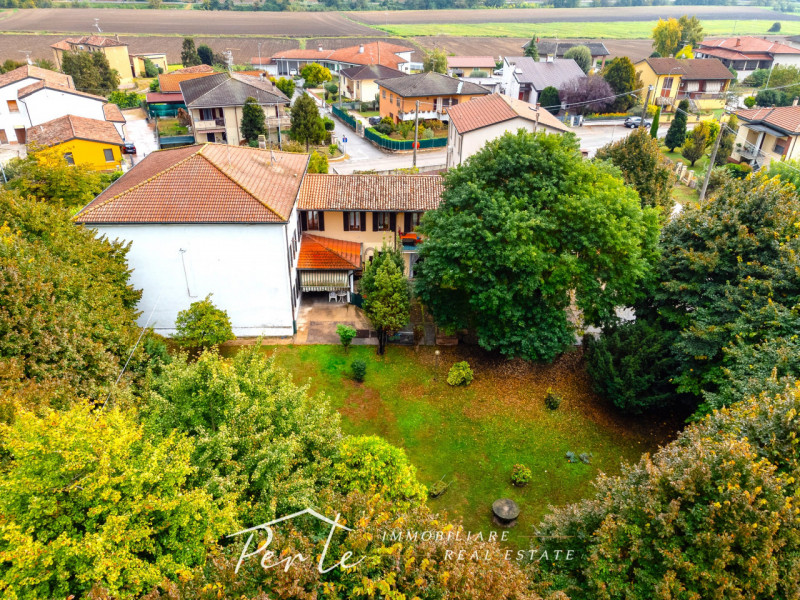 Villa in vendita a Curtatone, 10 locali, zona Località: Buscoldo, prezzo € 295.000 | PortaleAgenzieImmobiliari.it