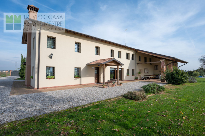 Villa in vendita a Chiarano, 5 locali, zona Località: Chiarano, prezzo € 1.000.000 | PortaleAgenzieImmobiliari.it