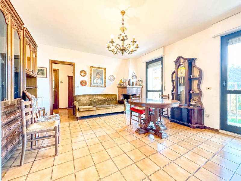 Appartamento in vendita a Borgosesia, 5 locali, prezzo € 110.000 | PortaleAgenzieImmobiliari.it