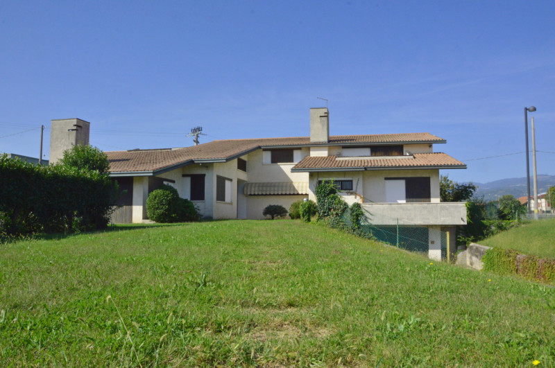 Villa in vendita a Bassano del Grappa, 7 locali, zona hesane, prezzo € 390.000 | PortaleAgenzieImmobiliari.it