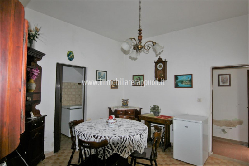 Villa in vendita a Foiano della Chiana, 8 locali, zona Località: Foiano della Chiana, prezzo € 180.000 | PortaleAgenzieImmobiliari.it