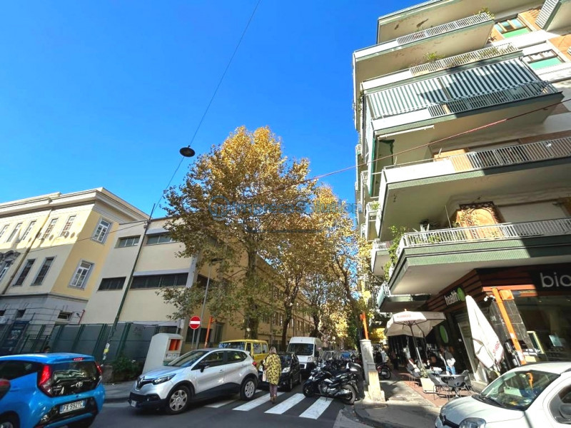Negozio / Locale in affitto a Napoli - Zona: Vomero