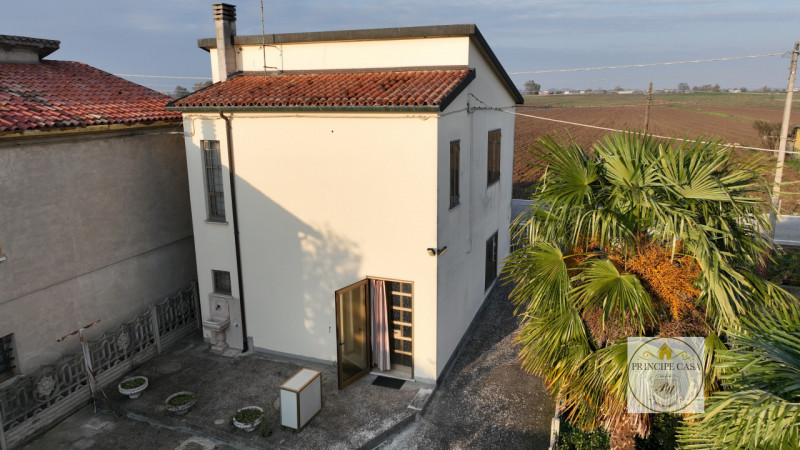 Villa in vendita a Vescovana, 3 locali, zona Località: Vescovana, prezzo € 78.000 | PortaleAgenzieImmobiliari.it