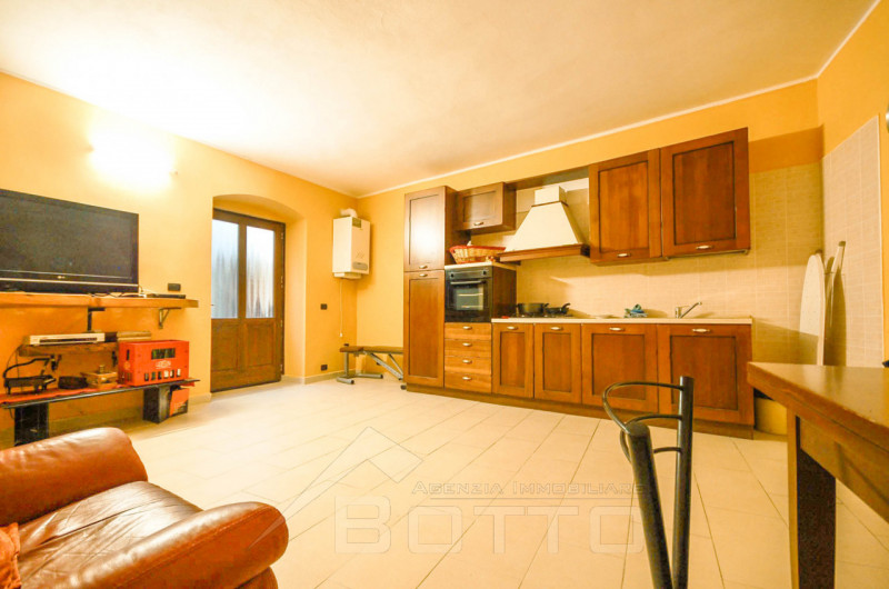 Appartamento in vendita a Mergozzo, 2 locali, zona oglia, prezzo € 60.000 | PortaleAgenzieImmobiliari.it