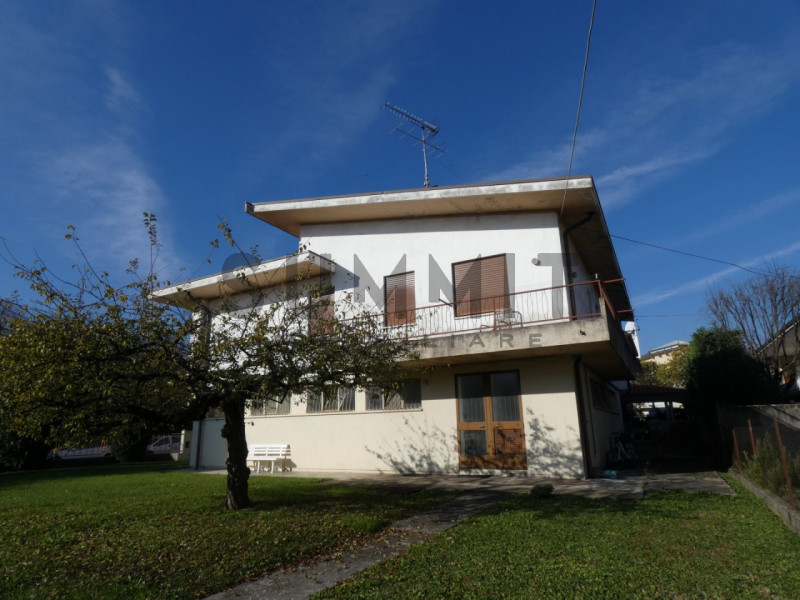 Villa in vendita a Schio, 5 locali, zona Località: Magrè, prezzo € 268.000 | PortaleAgenzieImmobiliari.it