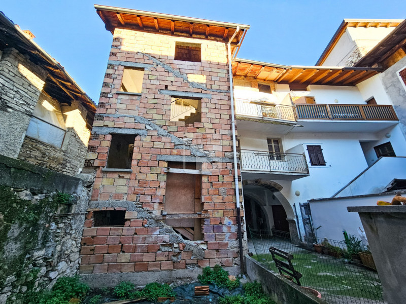 Villa in vendita a Arco, 5 locali, zona Località: San Martino, prezzo € 150.000 | PortaleAgenzieImmobiliari.it